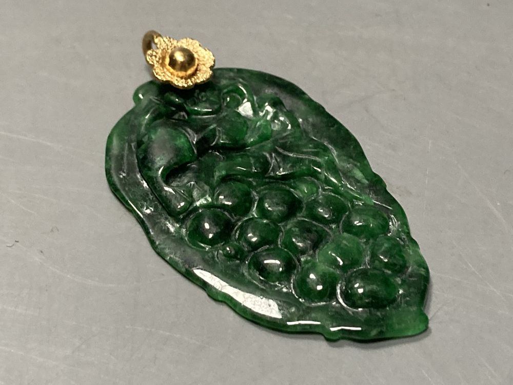 A yellow metal mounted mottled green jade leaf pendant, overall 58mm, gross 11.1 grams.